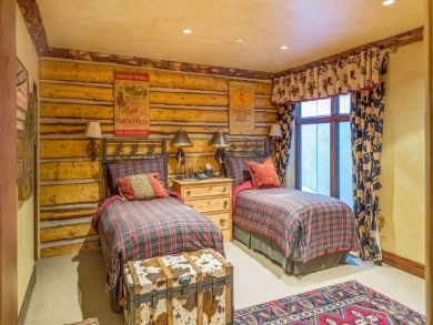 Luxury and One Block From Little Nell Hotel Sleeps 12